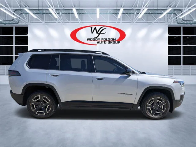 Used 2026 Silver Jeep Limited image 2