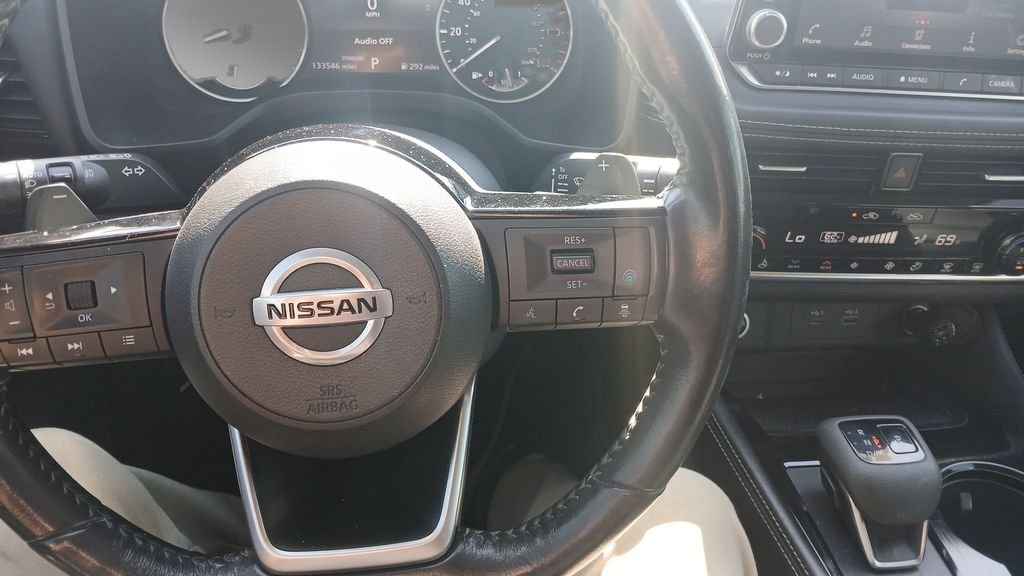 Used 2021 Silver Nissan SL image 9