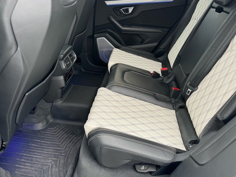 Used 2019  Lamborghini Base image 45