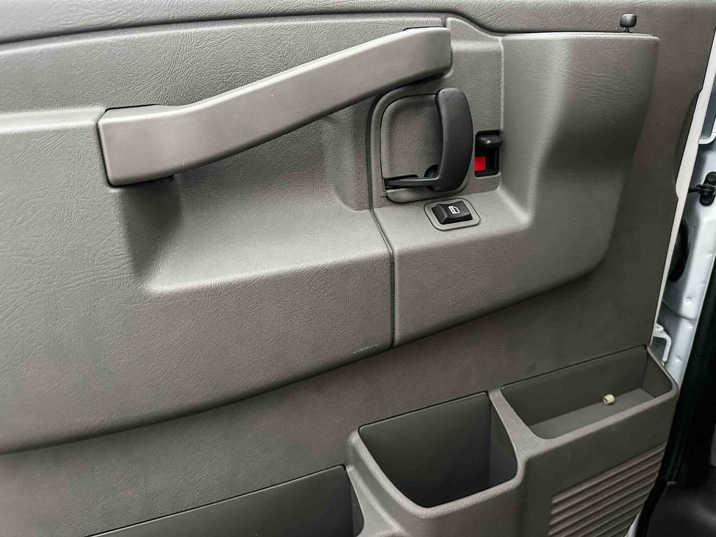 2025 Chevrolet Express Cargo Work Van - Photo 15