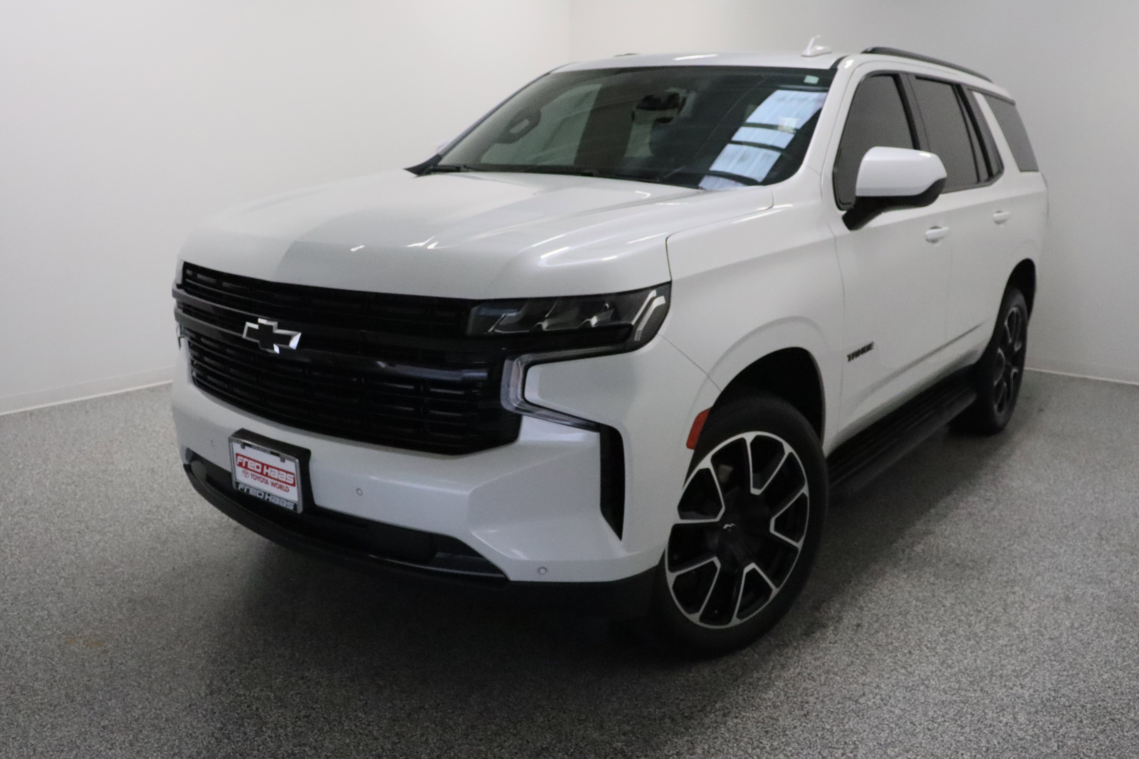 Used 2023 Iridescent Pearl Tricoat Chevrolet RST 5.3L image 2