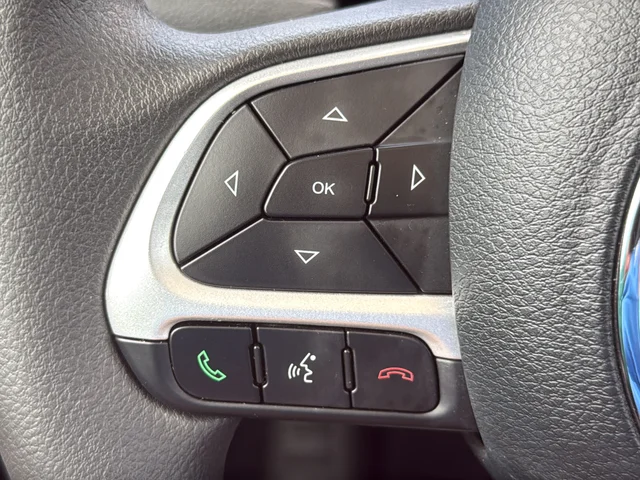 Used 2023 White Jeep Latitude image 17