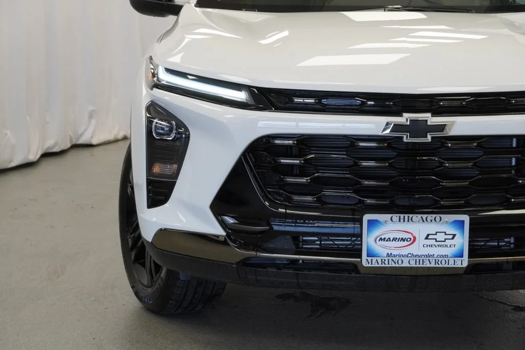 New 2026 Summit White Chevrolet ACTIV image 31