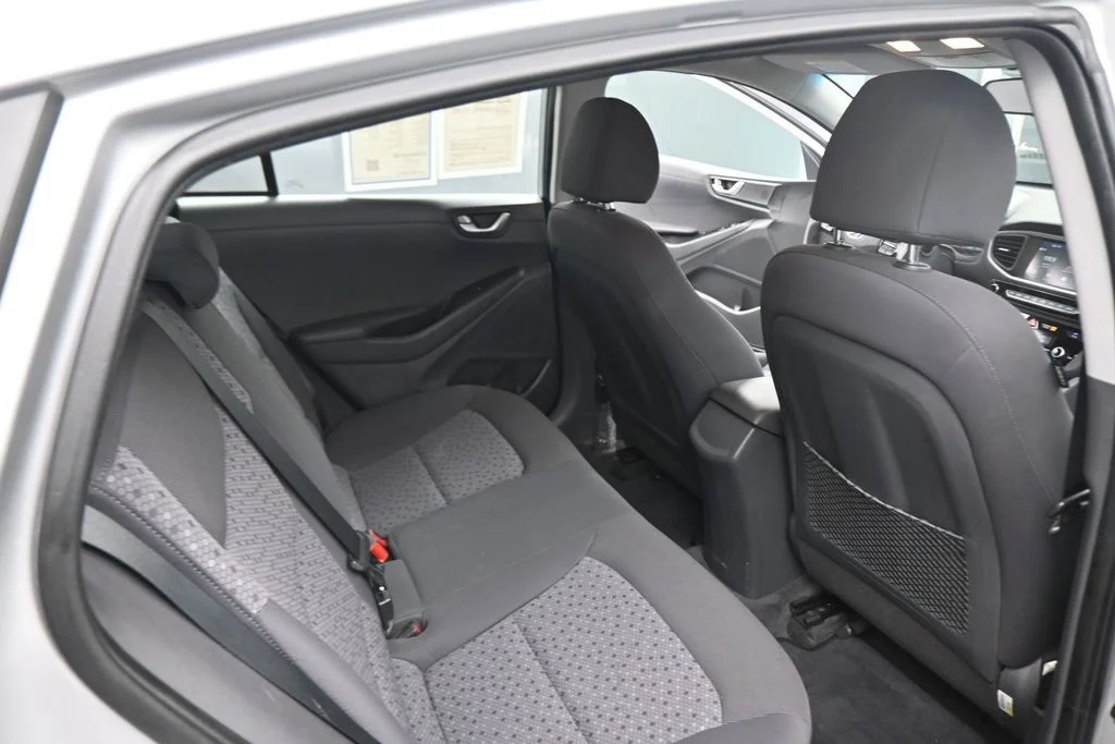 Used 2018 Silver Hyundai Blue image 43