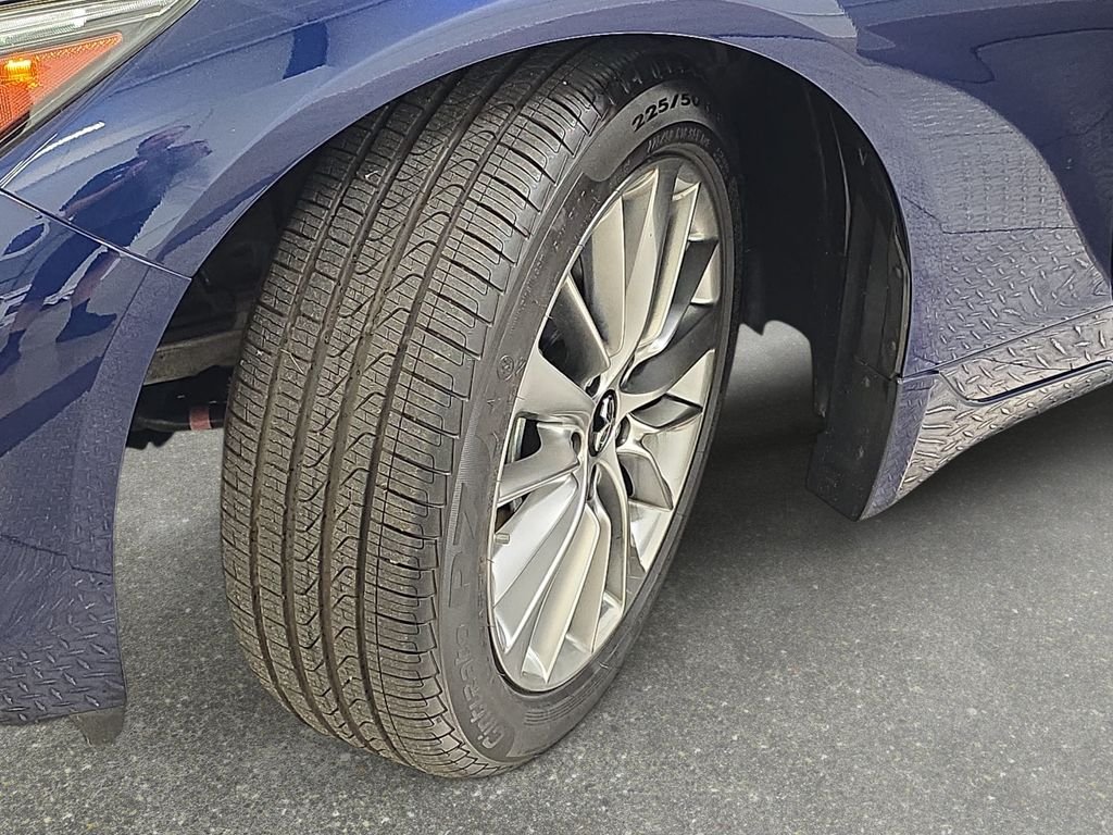 Certified Used 2023 Grand Blue INFINITI LUXE image 29