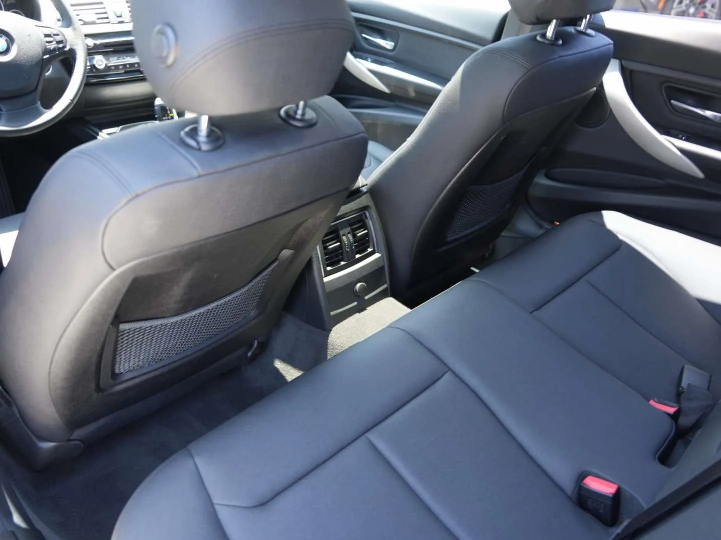 Used 2018 Mineral White Metallic BMW 320i Sedan South Africa image 10