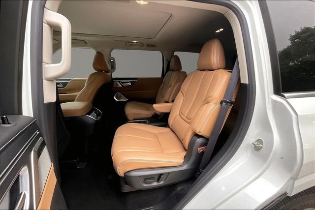 Used 2025 White INFINITI SENSORY image 24