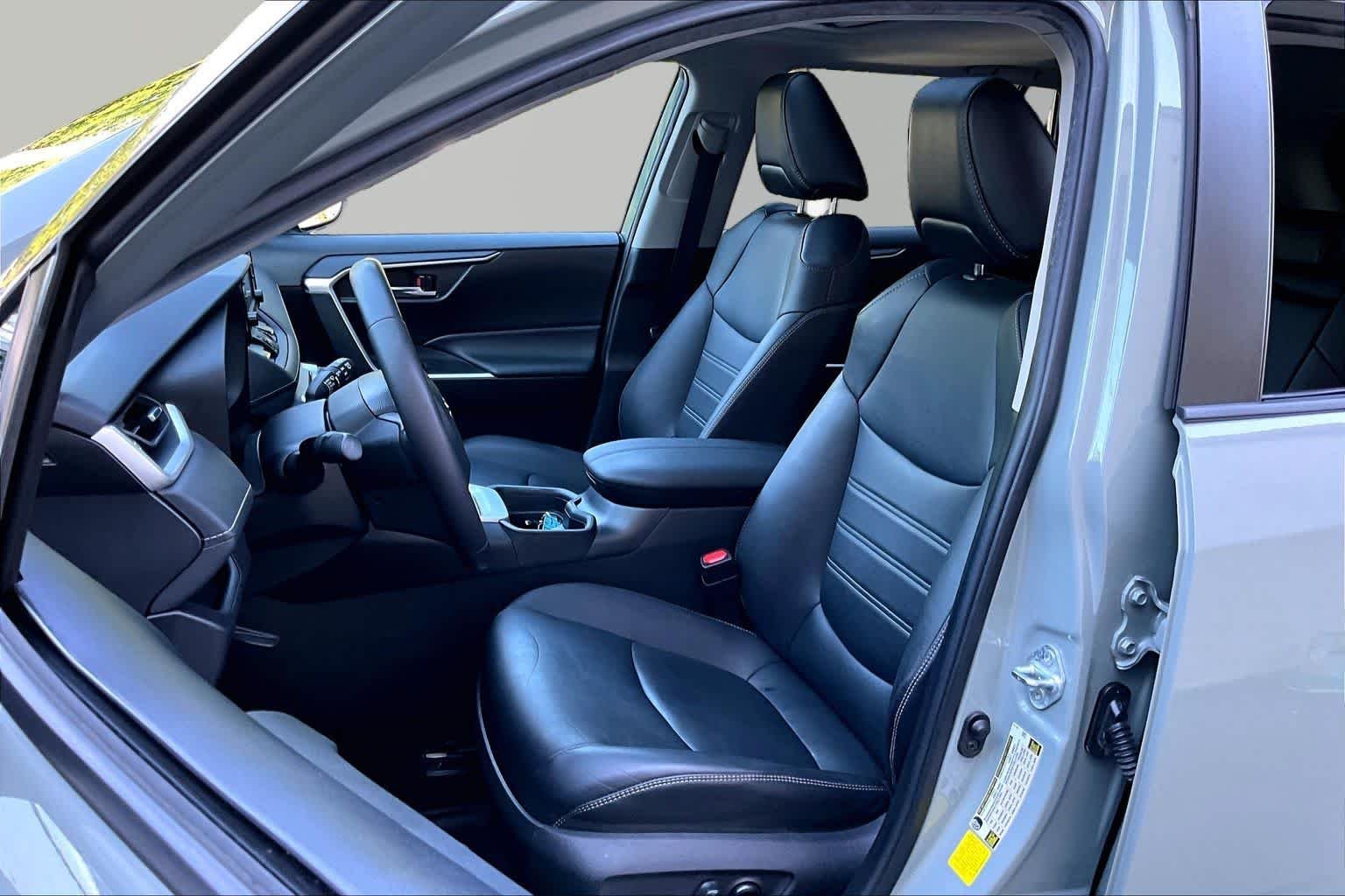 Used 2021 Lunar Rock Toyota XLE Premium image 8