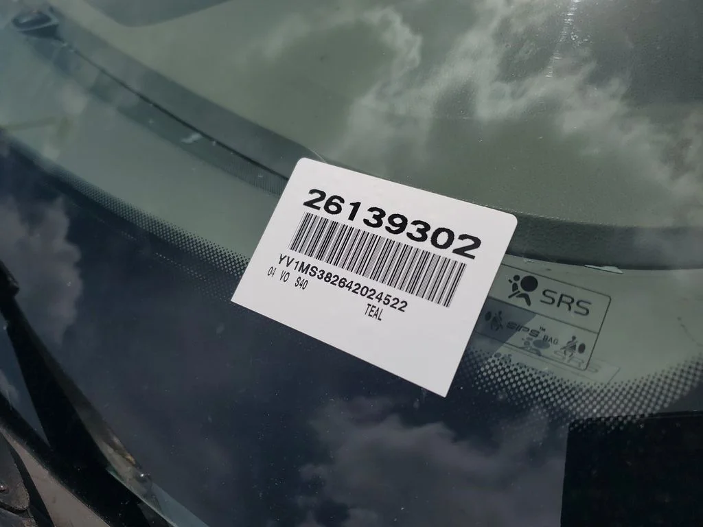 Used 2004 Green Volvo 2.4i image 4