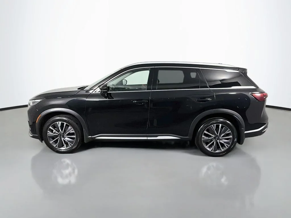 Used 2026 Black INFINITI LUXE image 4