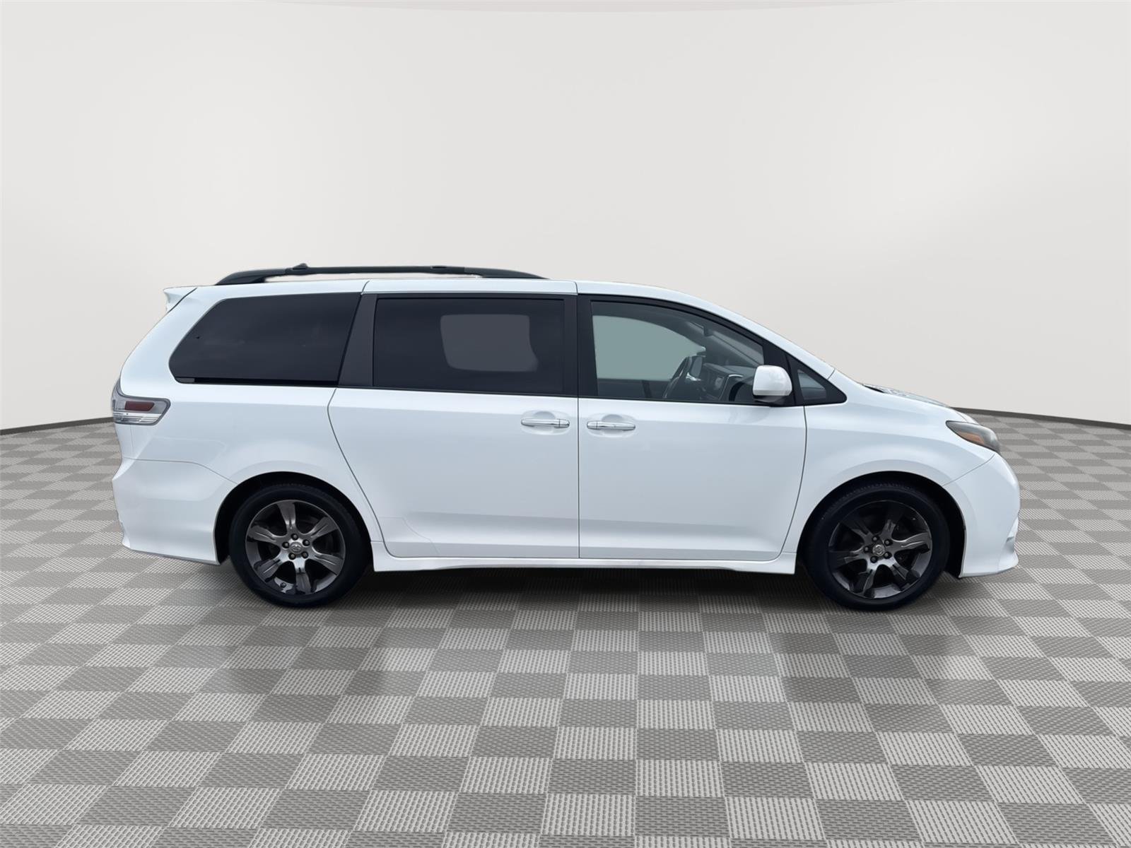 Used 2015 Super White Toyota SE Premium image 15
