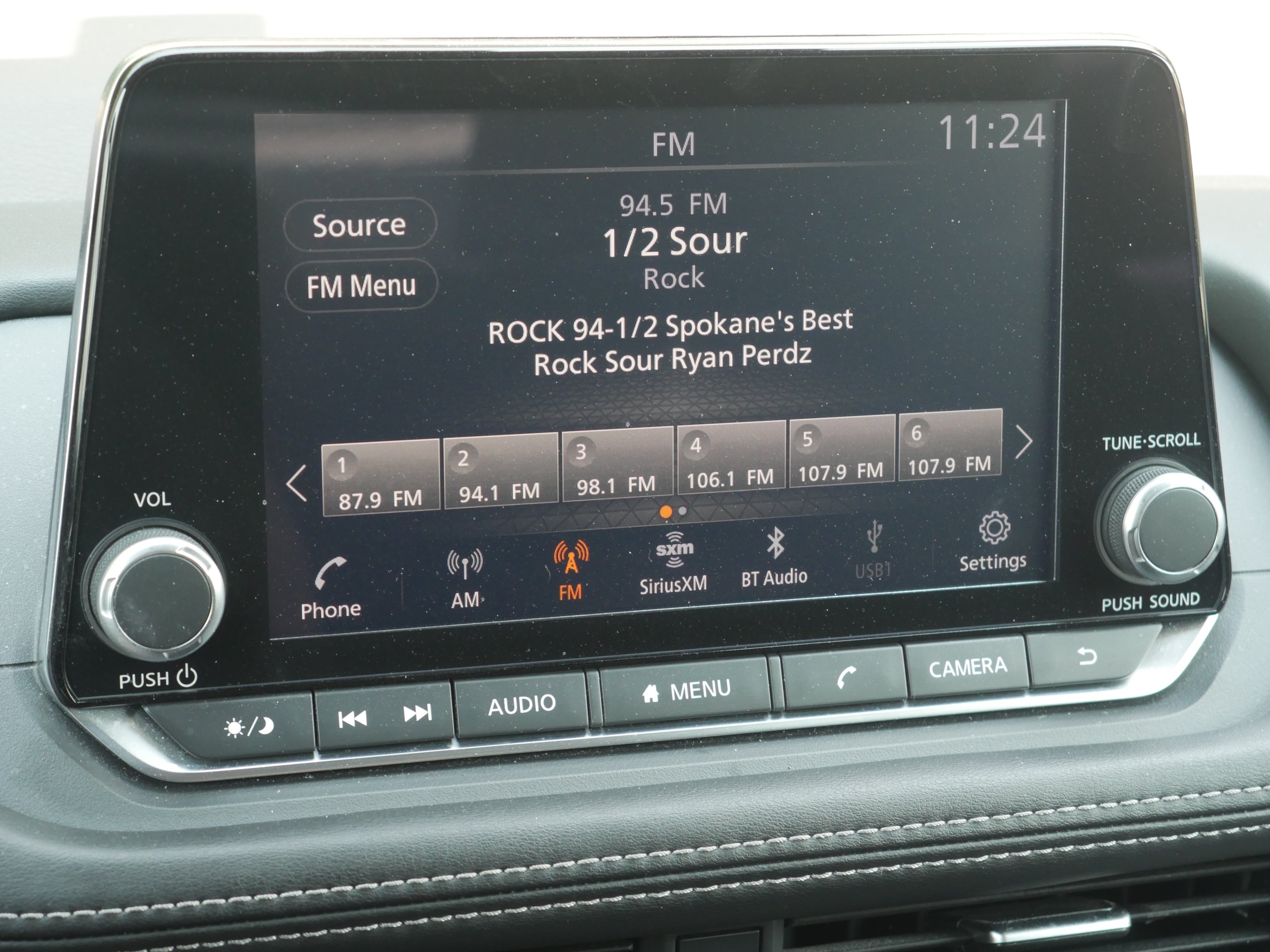 Certified Used 2021 Super Black Nissan S image 8
