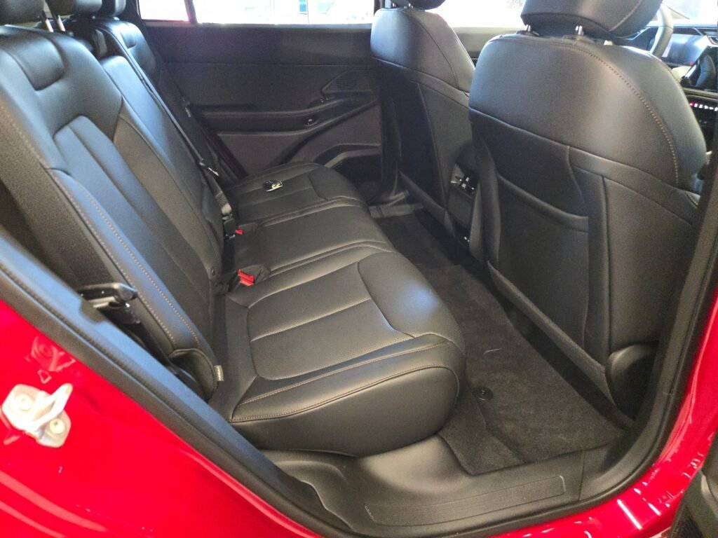 New 2026 Red Hot Pearl-Coat Exterior Paint Jeep Limited image 10