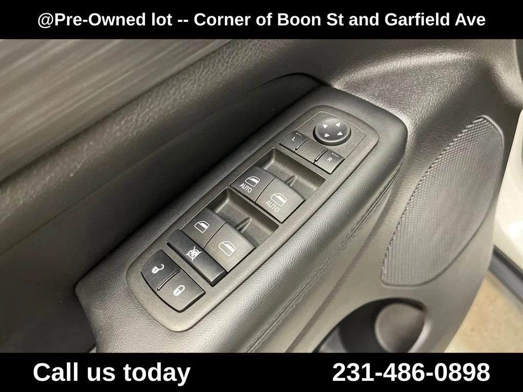 Used 2022 White Jeep Laredo X image 16