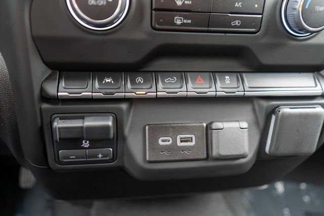 Used 2024  Chevrolet Custom image 29