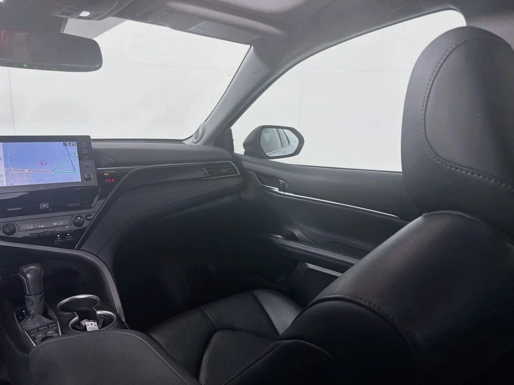 Used 2021 Wind Chill Pearl Toyota Hybrid XLE image 23