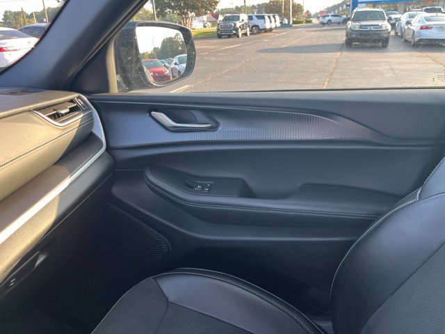 Used 2025 Black Jeep Altitude image 26