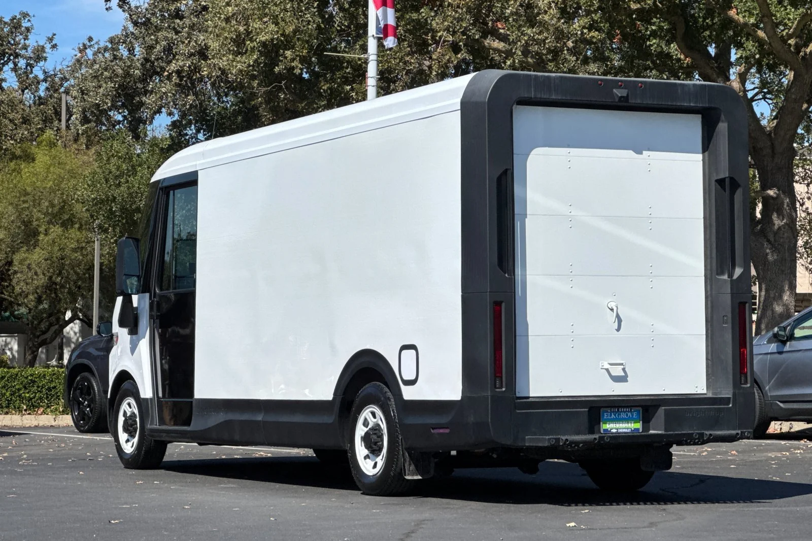 Used 2023 Oyster White BrightDrop EJY image 5