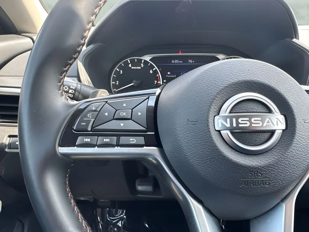 Used 2025 Black Nissan 2.5 SR image 14