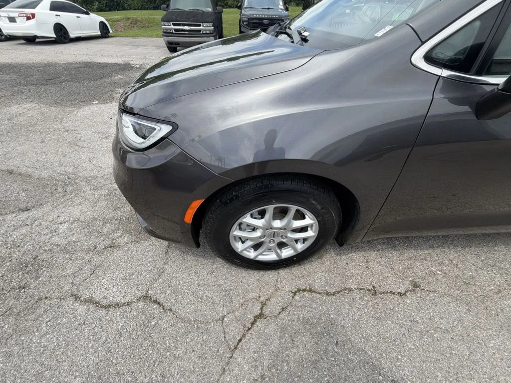 Used 2023 Gray Chrysler Touring L image 10