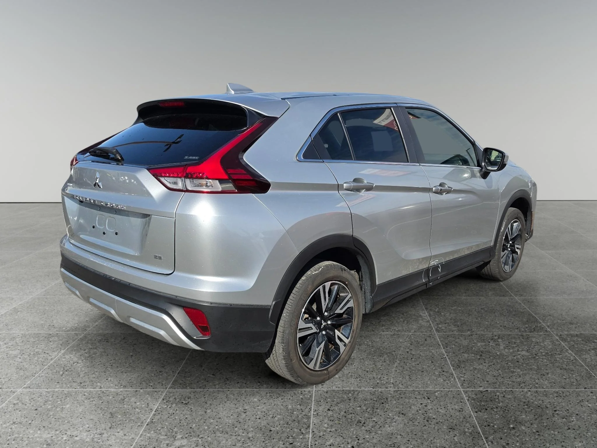 Used 2025 Alloy Silver Metallic Mitsubishi SE image 6