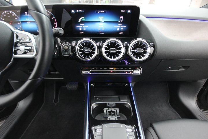 Used 2022 Black Mercedes-Benz GLA 250 image 24