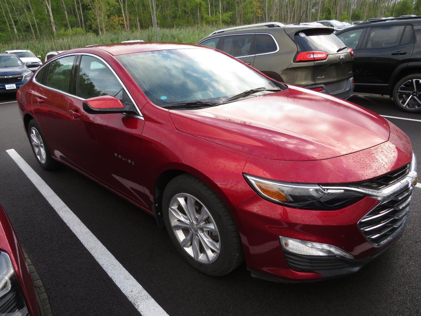 Used 2023 RADIANT RED TINTCOAT Chevrolet LT image 4