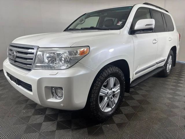 Used 2013 White Toyota Base image 8
