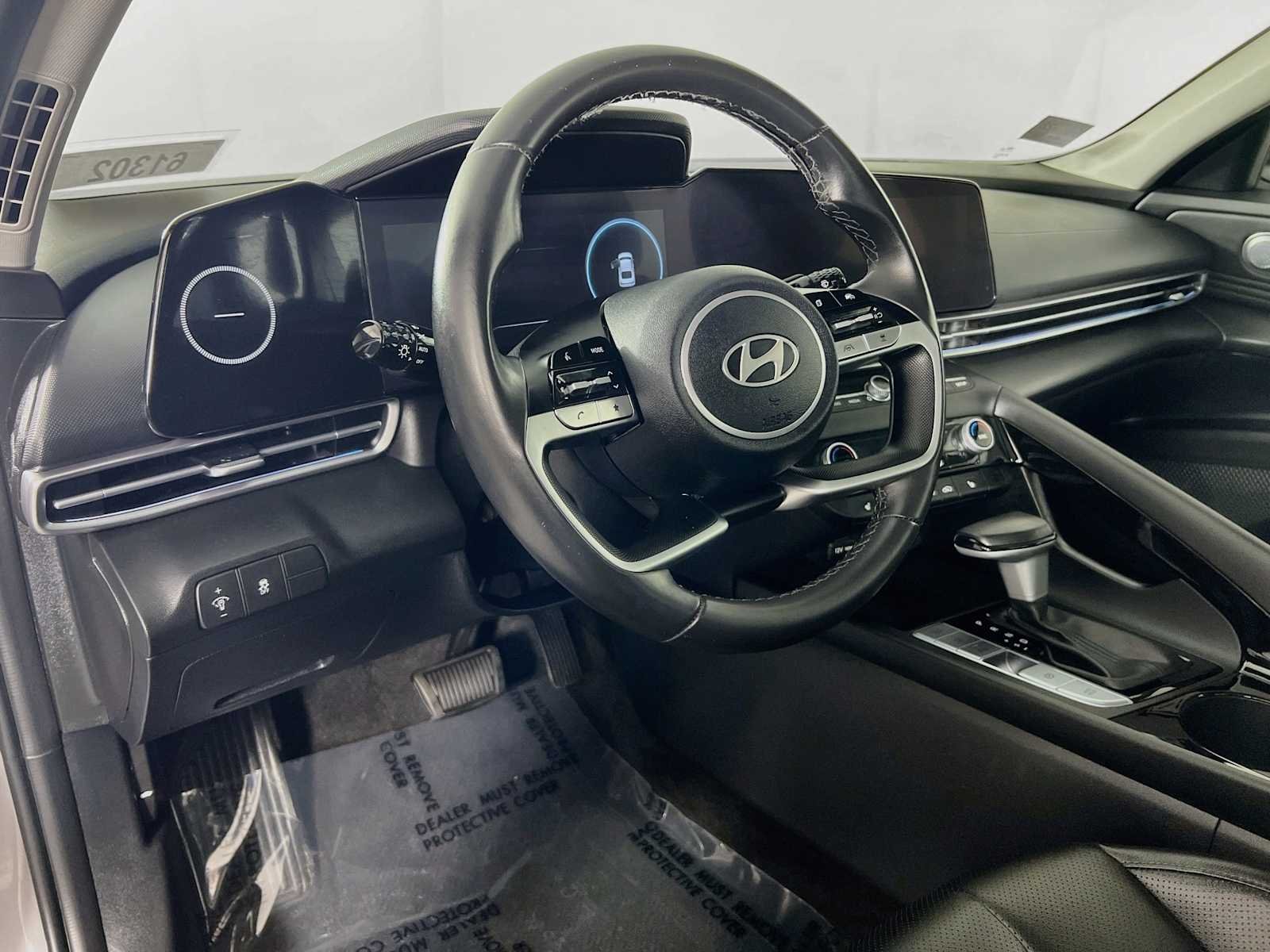 Used 2024 Fluid Metal Hyundai Limited image 9