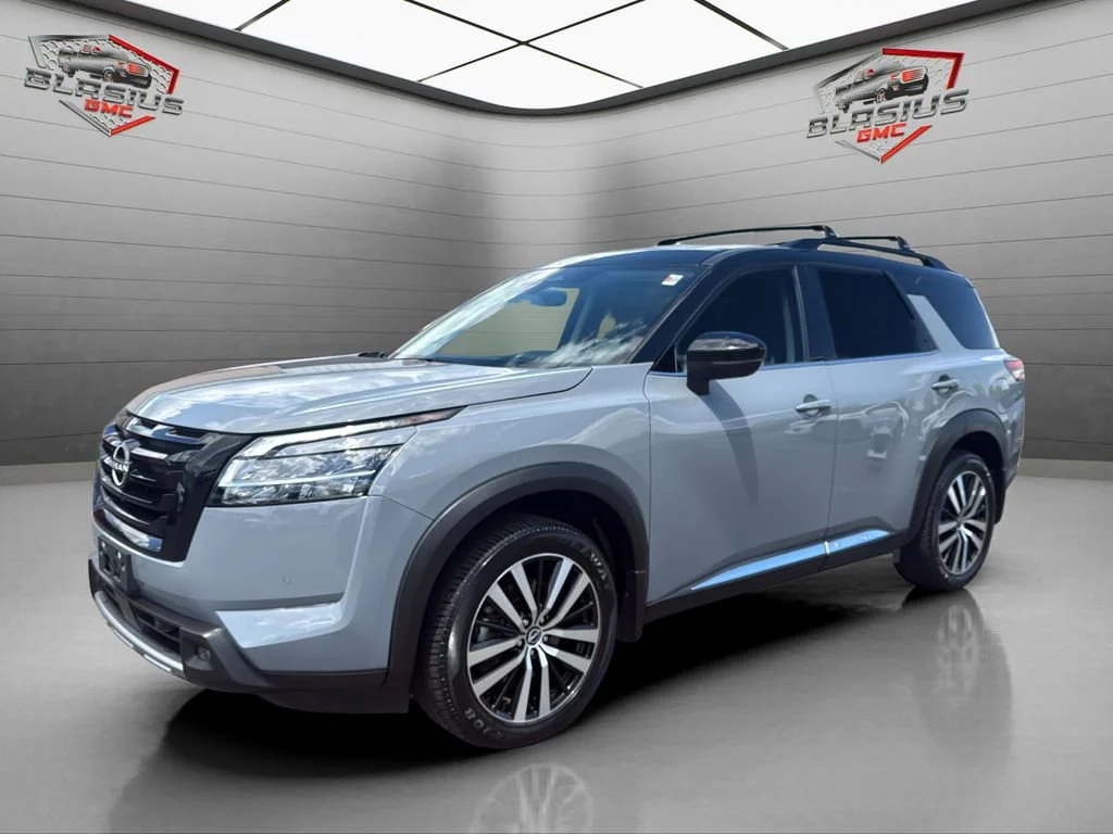 2023 Nissan Pathfinder Platinum 4WD's photo
