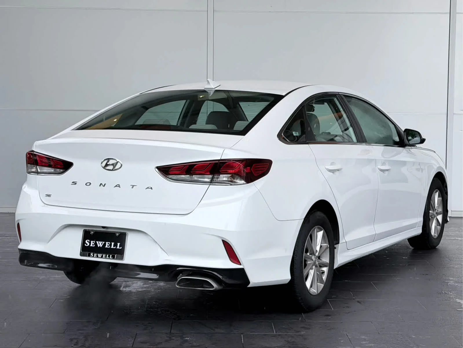 Used 2019  Hyundai SE image 4