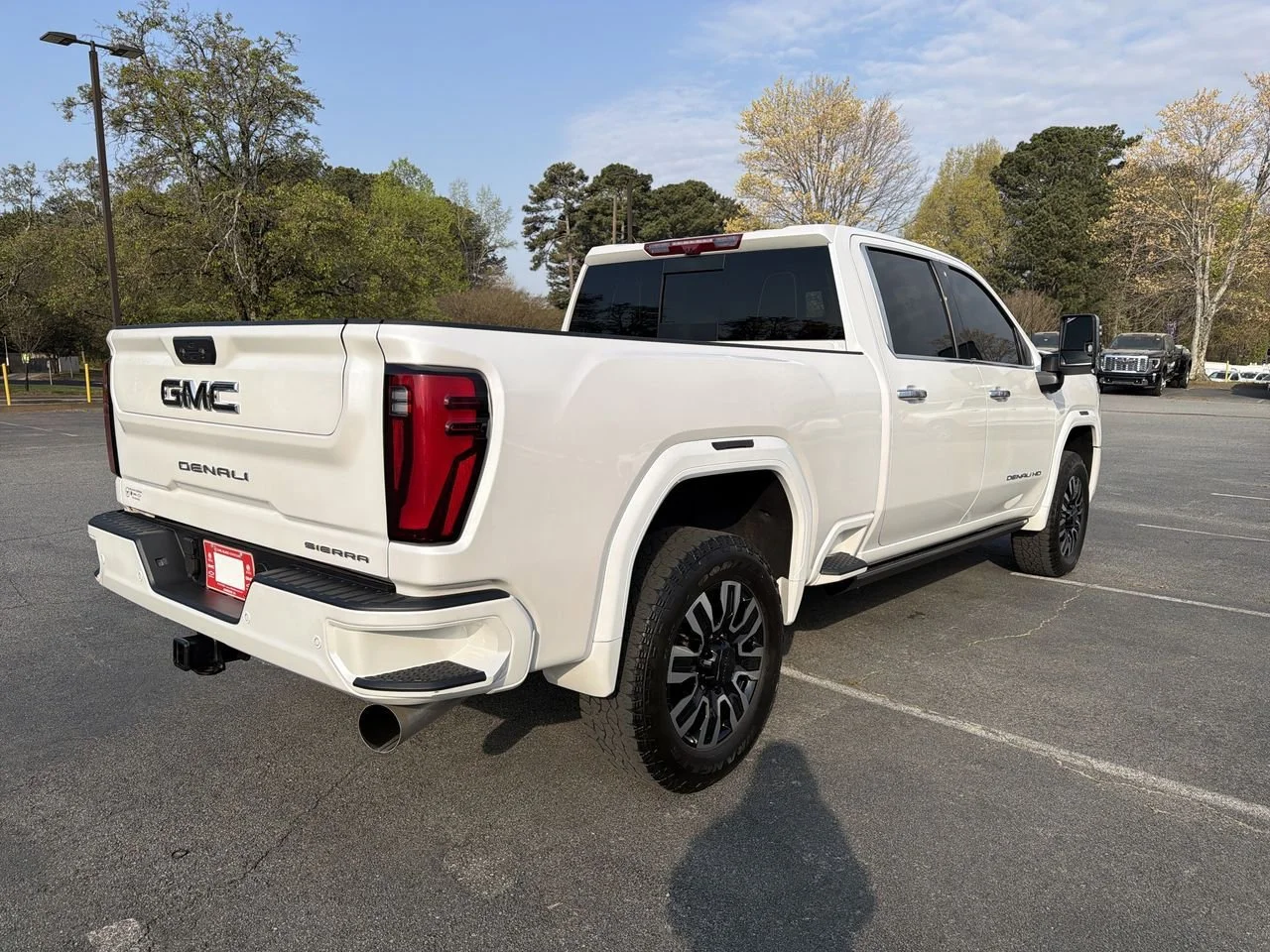 Used 2025 White Frost Tricoat GMC Denali Ultimate image 8