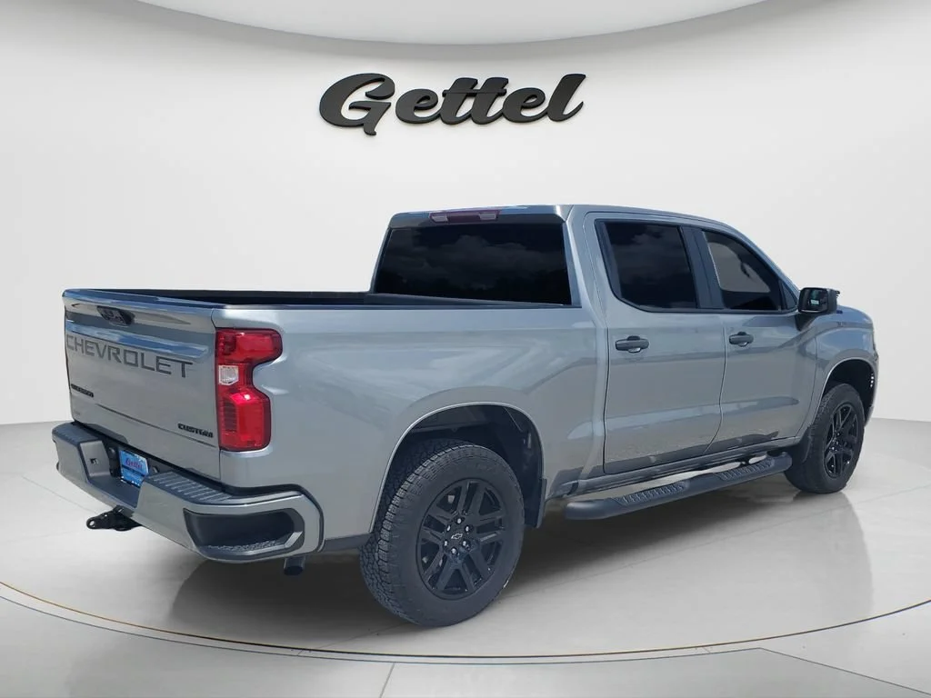 Used 2023 STERLING GRAY METALLIC Chevrolet Custom image 5