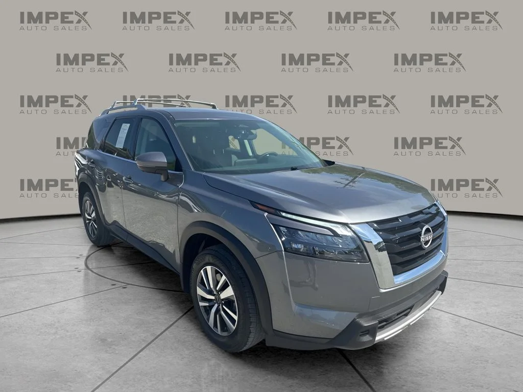 Used 2025 Gray Nissan SL image 8