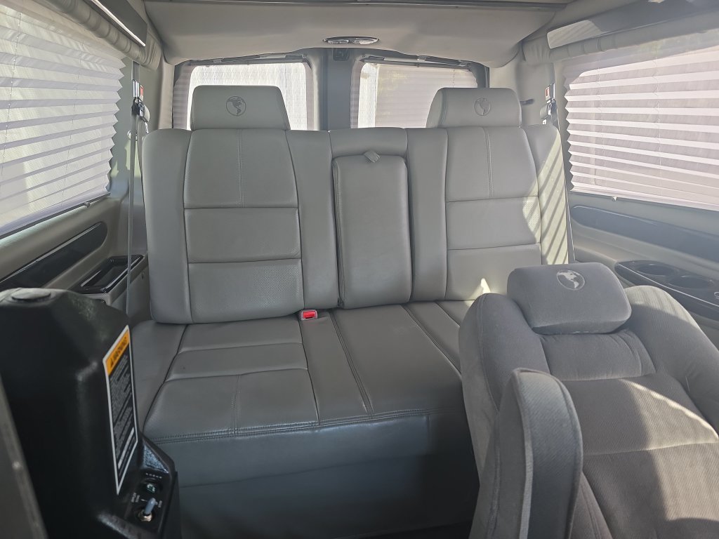 Used 2009 Silver Chevrolet Upfitter image 23