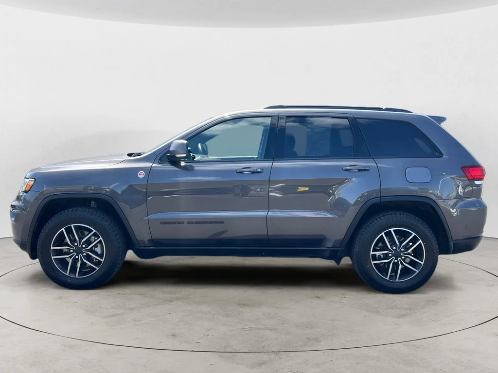 Used 2021 Gray Jeep Trailhawk image 4