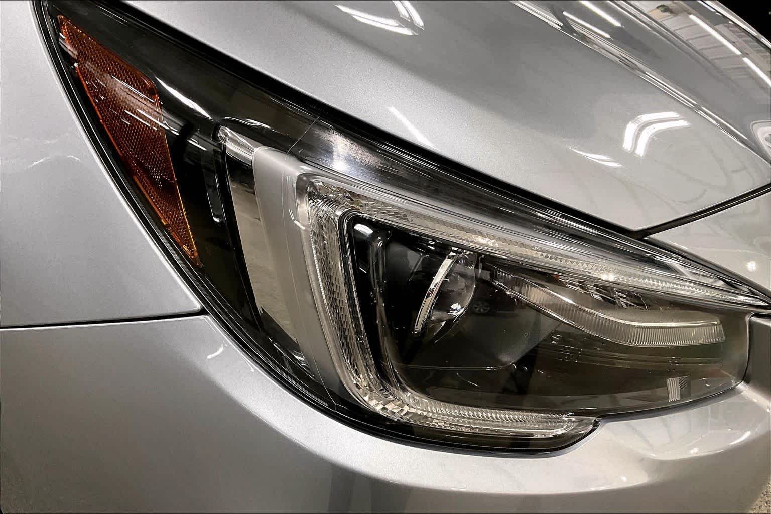 Used 2019 Ice Silver Metallic Subaru Limited image 28