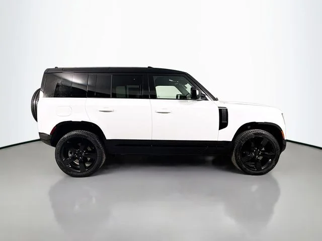 New 2026 Fuji White Land Rover X-Dynamic SE image 4