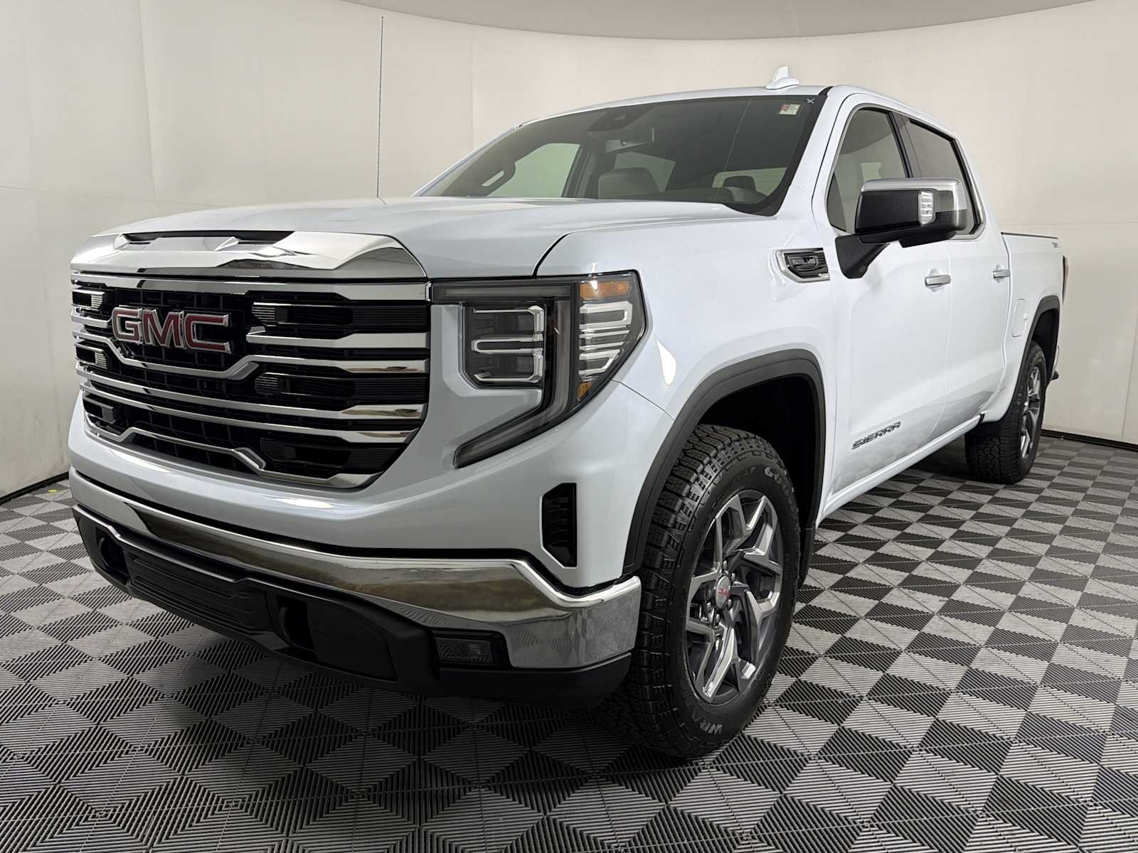 New 2026 Glacier White Tricoat GMC SLT image 3