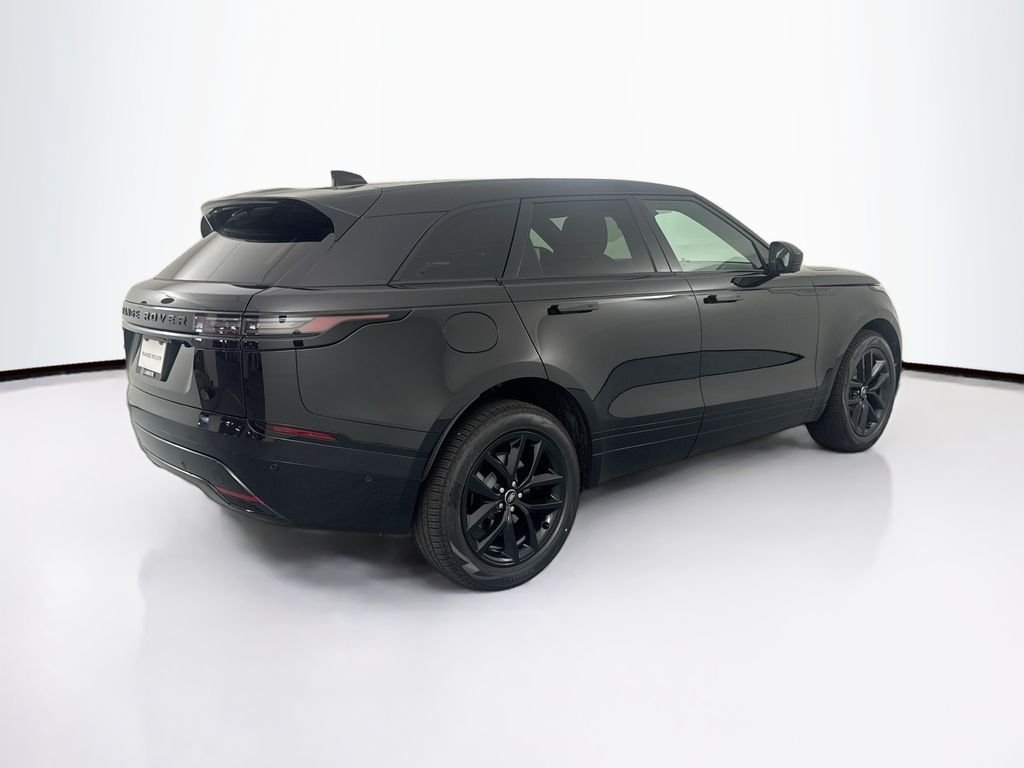 New 2026 Santorini Black Land Rover Dynamic SE image 5
