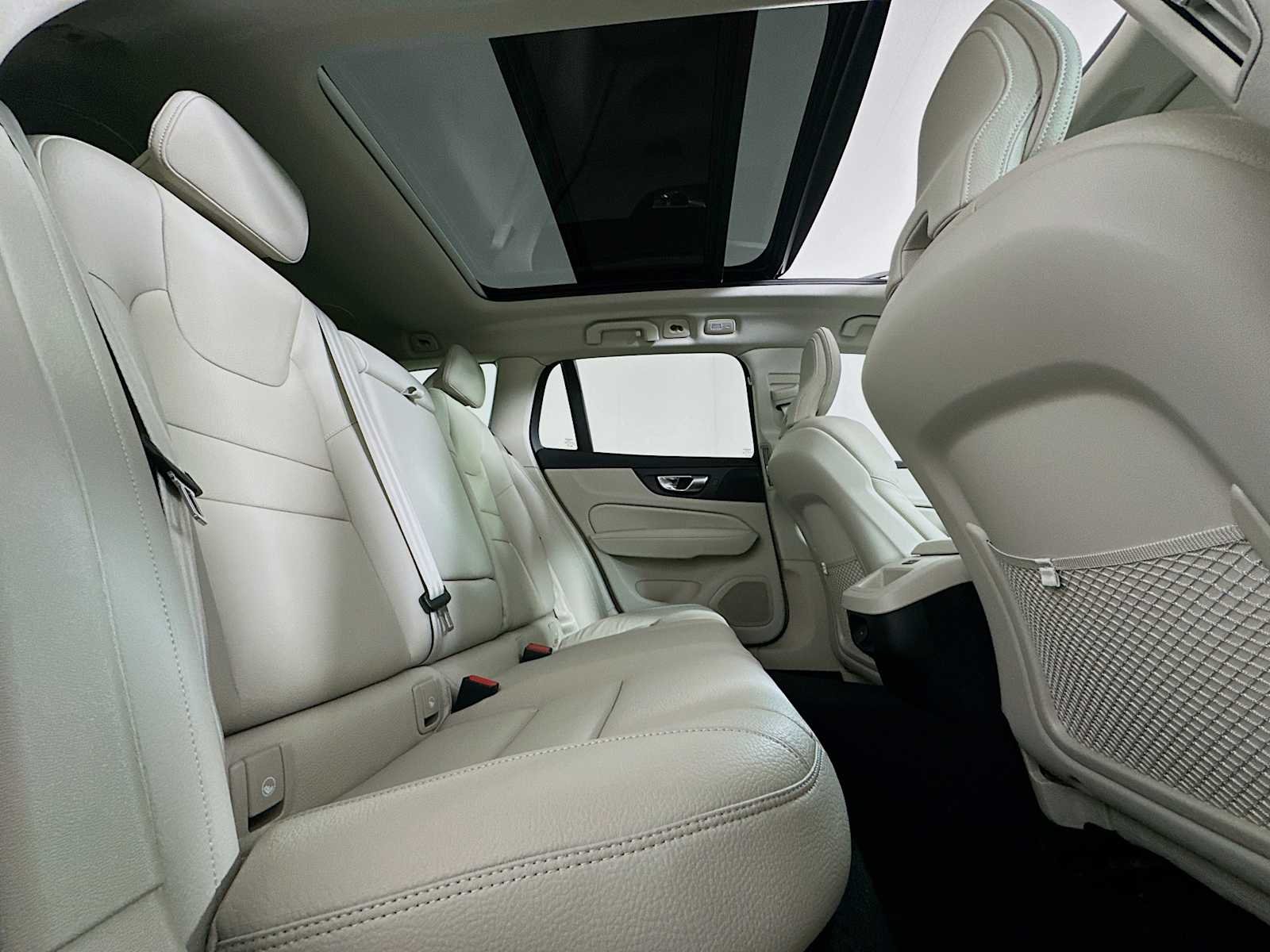 New 2026 Crystal White Volvo Plus image 25