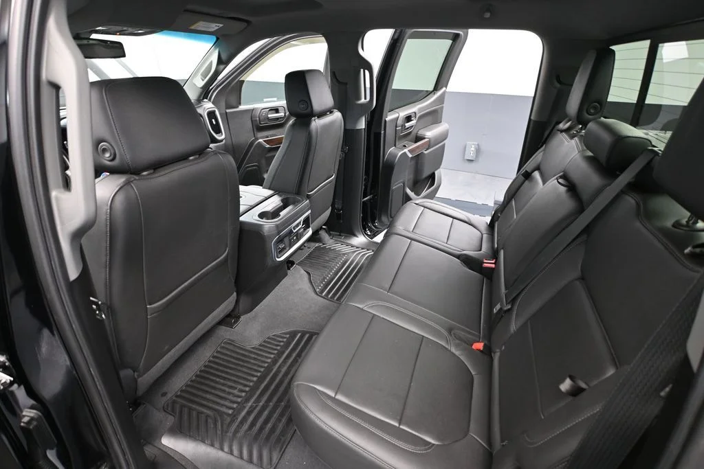 Used 2020 Black GMC SLT image 39