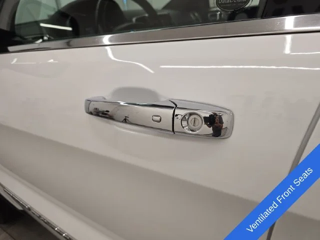 Used 2018 Bright White Clearcoat Jeep Limited image 19