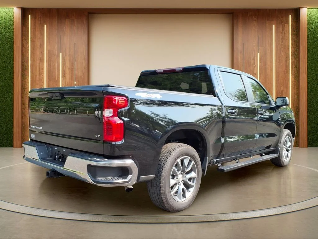 Used 2025 Black Chevrolet LT image 32