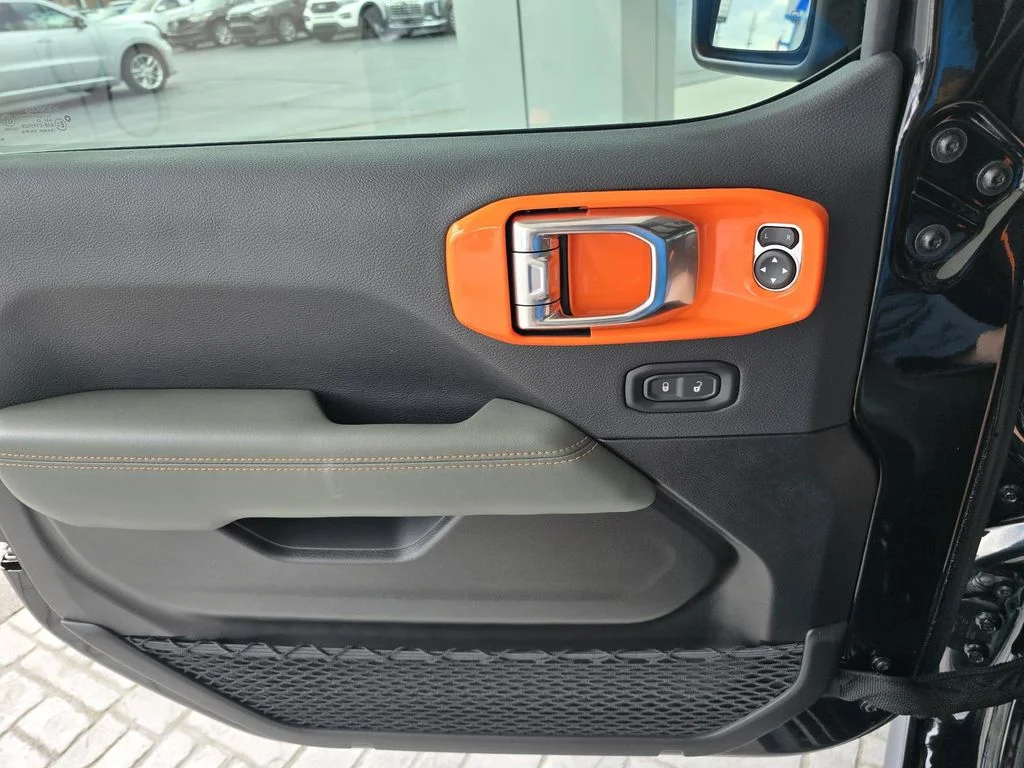 Used 2025 Black Clearcoat Jeep Mojave X image 19