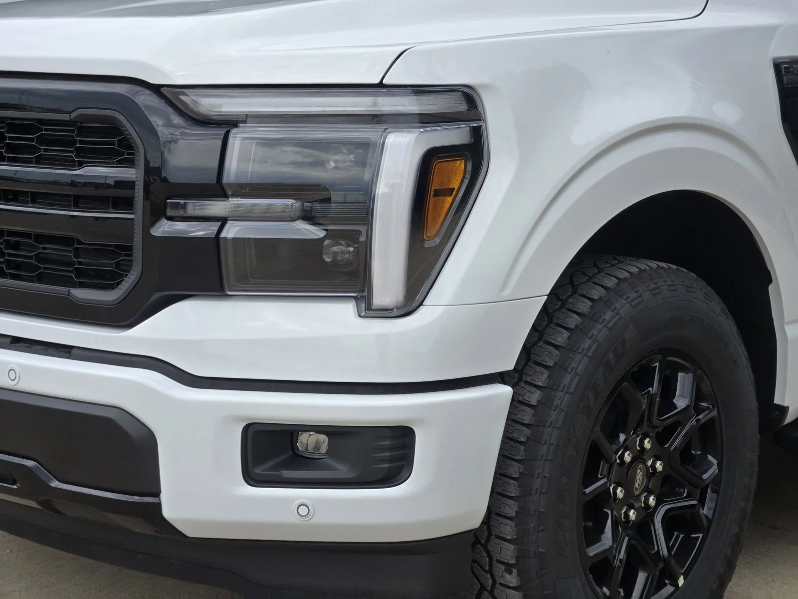 New 2026 Oxford White Ford Lariat® image 5