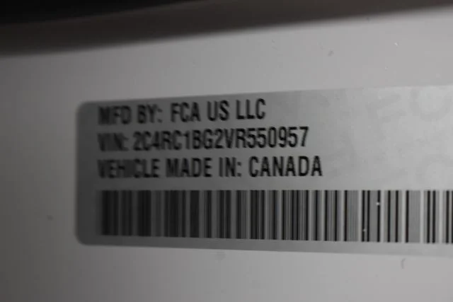 New 2027 Bright White Clear-Coat Exterior Paint Chrysler Select image 38