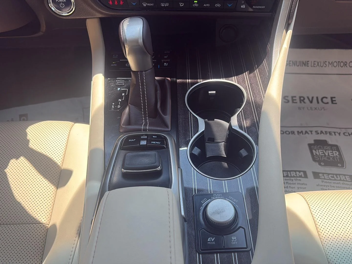 Used 2018 Matador Red Mica Lexus  image 14