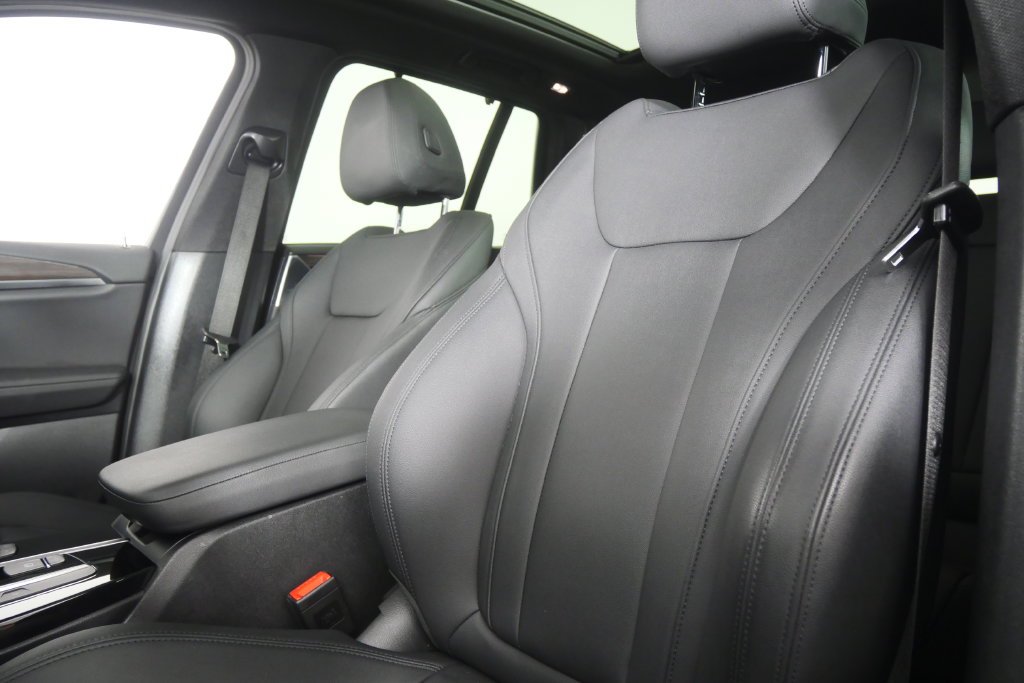 Used 2021 Dark Graphite Metallic BMW sDrive30i image 11