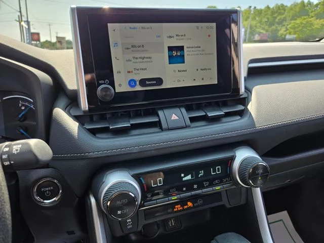 2025 Toyota RAV4 XLE - Photo 26